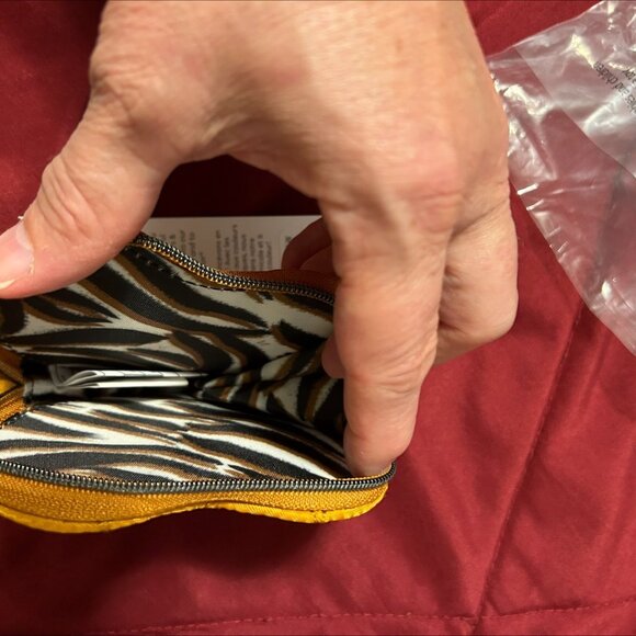 Lug Heart Pouch LE- NWT - Picture 3 of 3